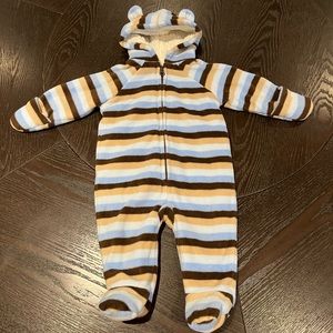 3/25$ Old Navy one-piece. 3-6M